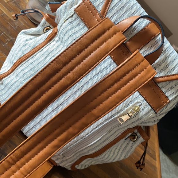 Simply Noelle Backpack - Picture 3 of 9